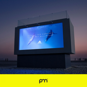 Adidas crea la prima billboard liquida per promuovere i suoi nuovi prodotti inclusivi